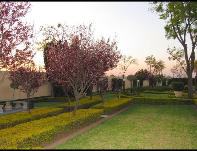 1 BEDROOM APARTMENT TO LET IN PINESLOPES